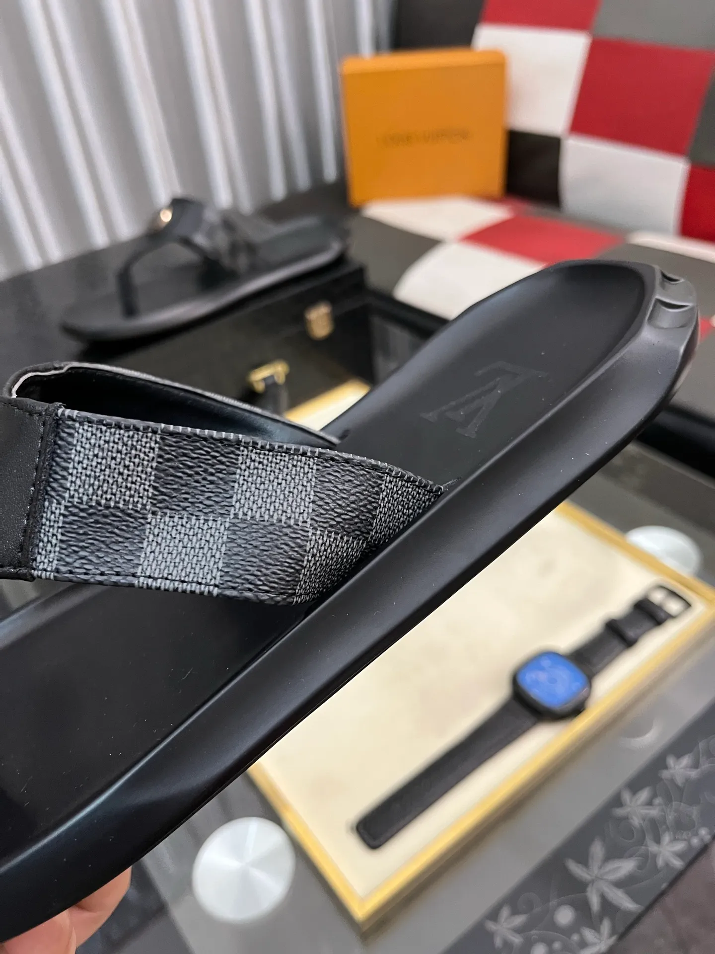 Men's shoes 💰260⌚️⌚️lv-Louis Vuitton) new men's sandals, high-end boutique, exquisite embossed logo decoration on the upper, fine workmanship, super soft soles, casual, loose and comfortable, a must-have in summer! \nsize: 38-443️⃣Colors available
